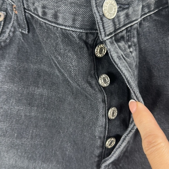 AGOLDE Parker Black Raw Hem button fly denim shorts size 32 - Picture 3 of 7